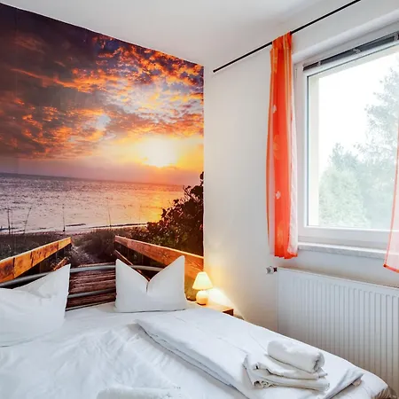 Apartment Cozy Coastal Escape With Garden