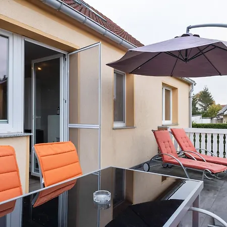 Apartment Cozy Coastal Escape With Garden Gross Schwansee