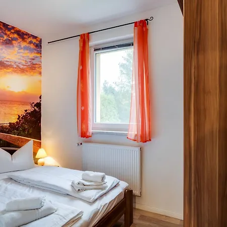 Cozy Coastal Escape With Garden Apartment Gross Schwansee