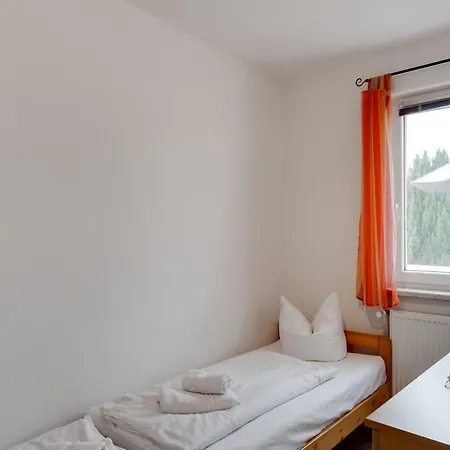 Cozy Coastal Escape With Garden Apartment