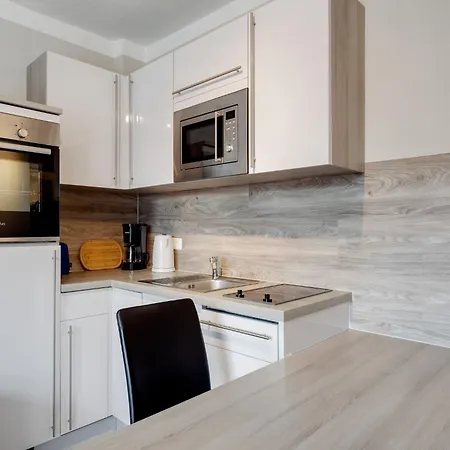 Apartment Cozy Coastal Escape With Garden