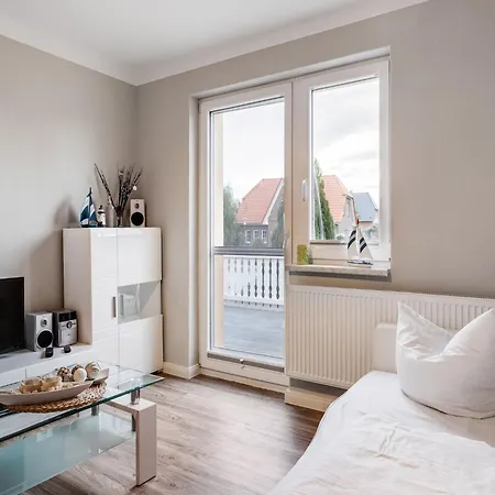 Cozy Coastal Escape With Garden Apartment Gross Schwansee