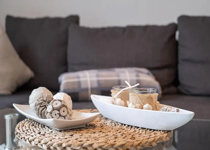 Cozy Coastal Escape With Garden