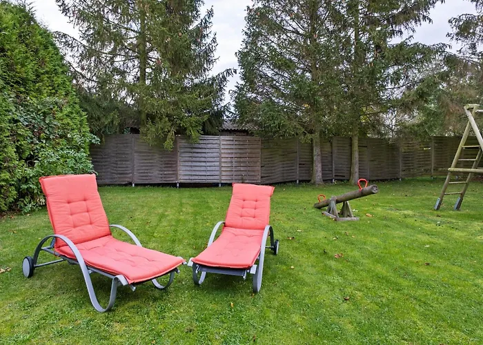 Cozy Coastal Escape With Garden *