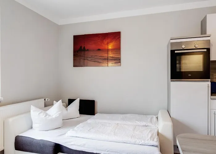 Cozy Coastal Escape With Garden Groß Schwansee