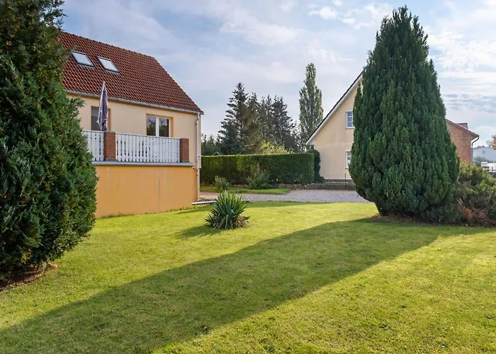 Cozy Coastal Escape With Garden شقة *