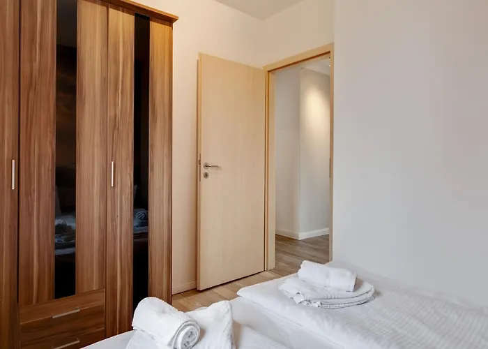 Cozy Coastal Escape With Garden *