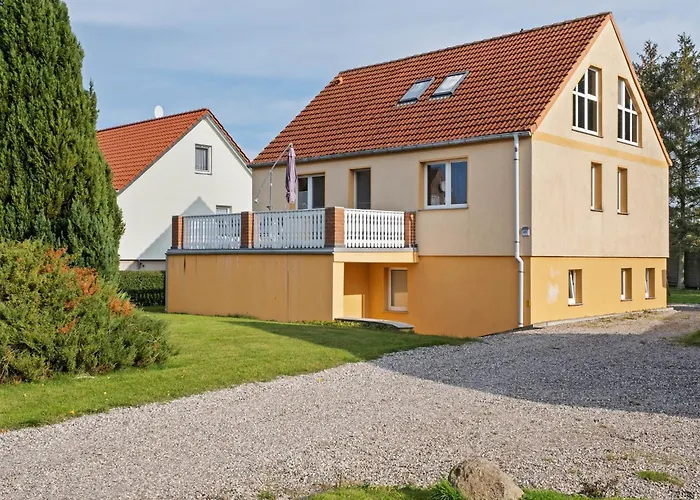 Cozy Coastal Escape With Garden شقة *