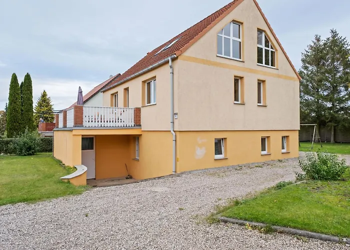 Cozy Coastal Escape With Garden *